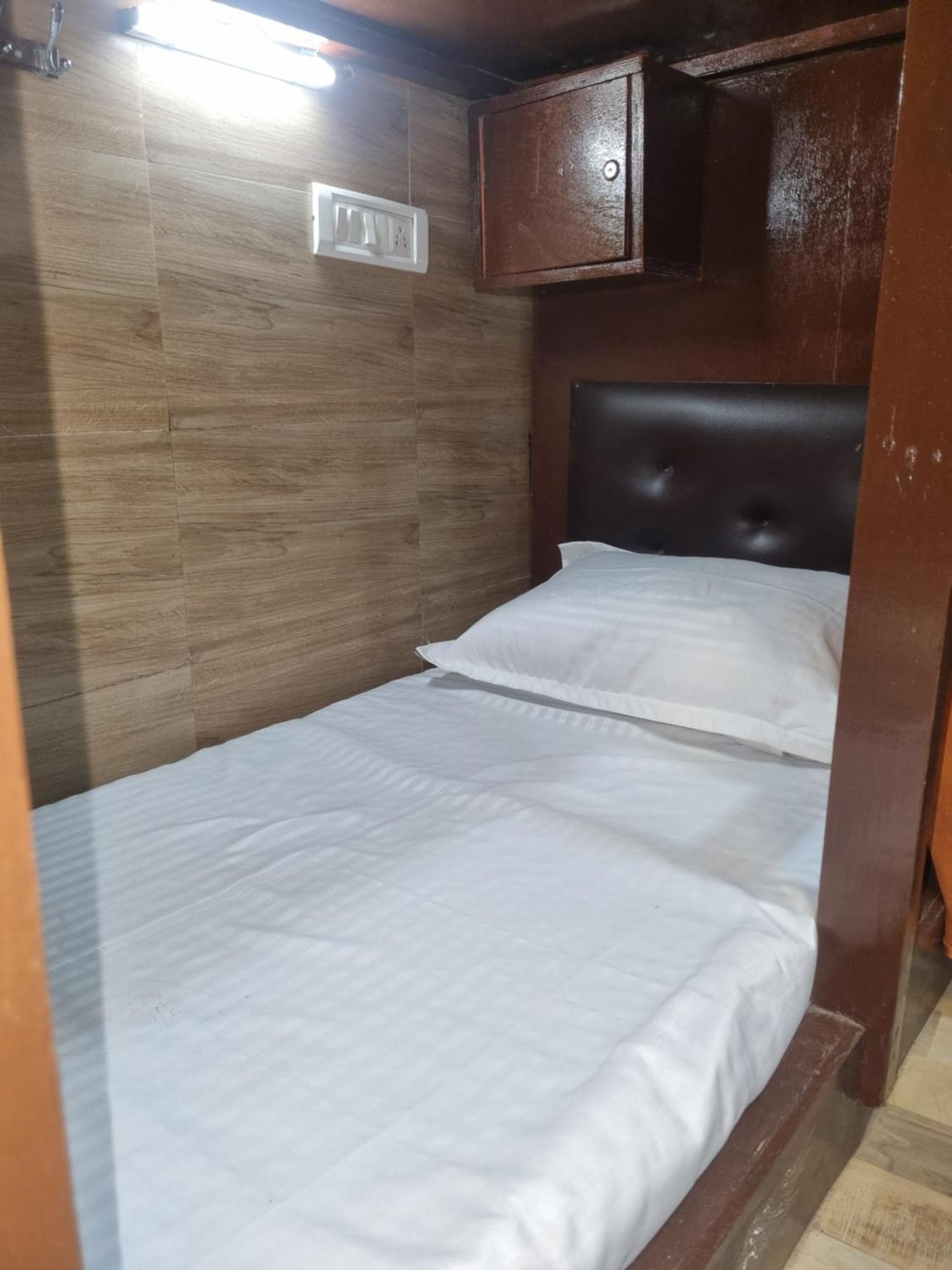 Unibed Dormitory 孟买 外观 照片